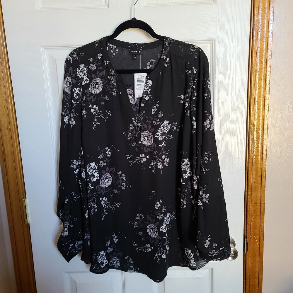 Torrid Size 2 Black Floral Blouse